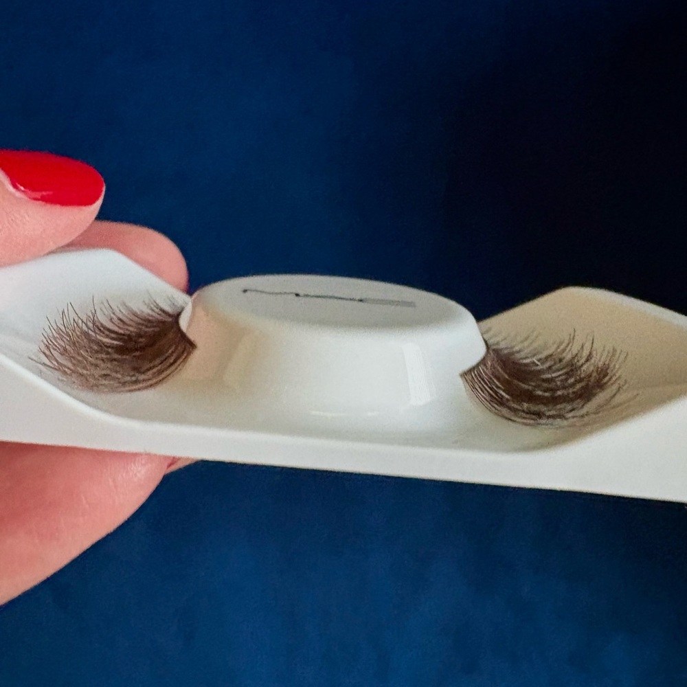 MAC high volume lashes - Picture 3 of 6